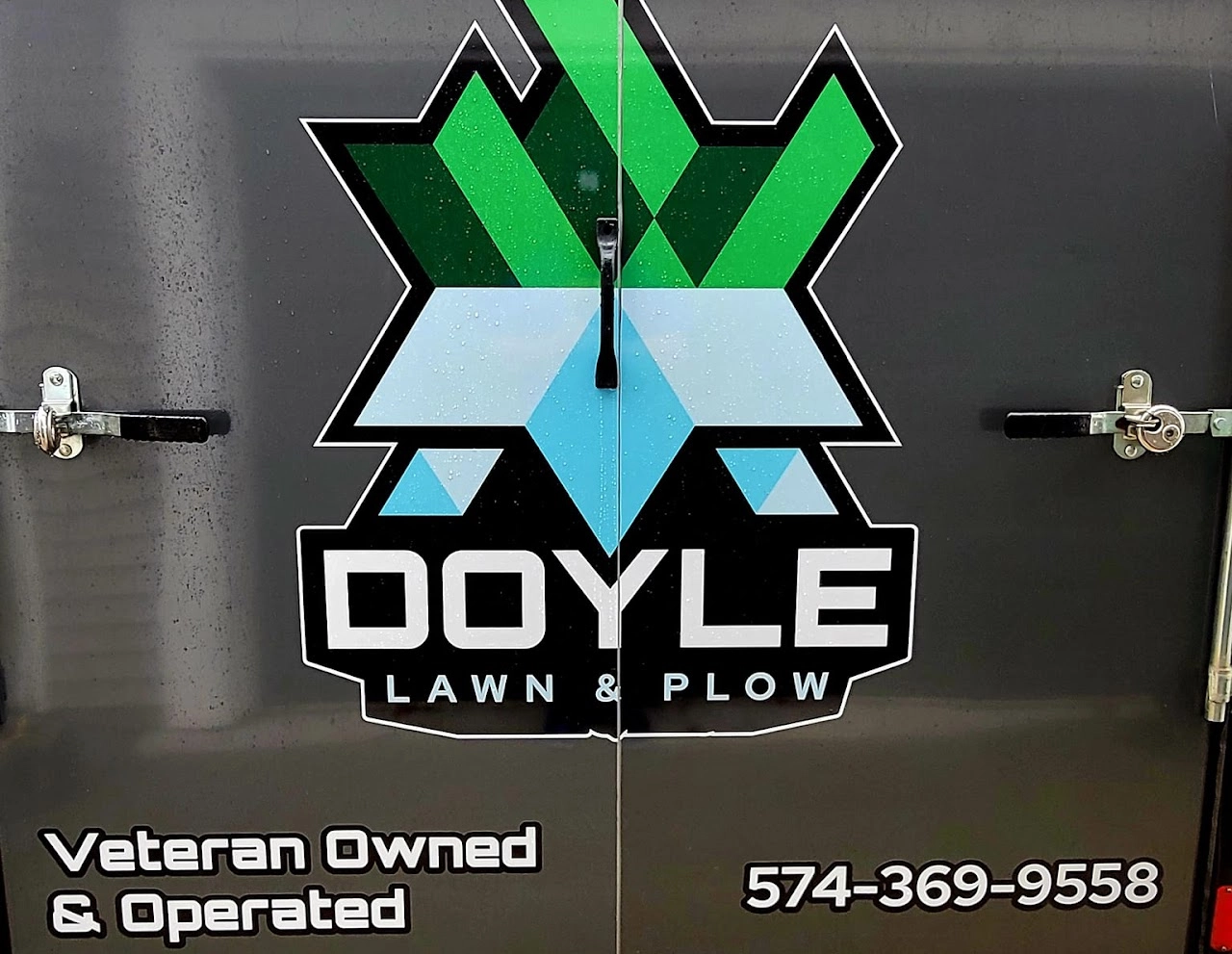 Doyle Lawn & Plow LLC Logo